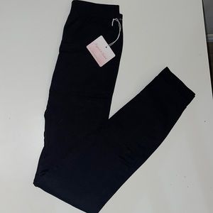 ingrid & Isabel size 2 black leggings
